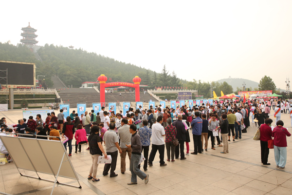 2015全國科普日我院積極響應省市衛計委關于開展“全國科普日”大型義診活動通知