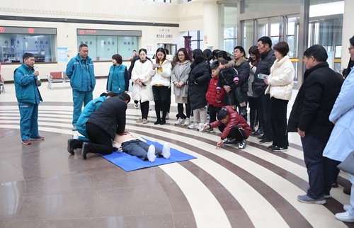 120急救宣傳日我院積極開展急救知識普及活動