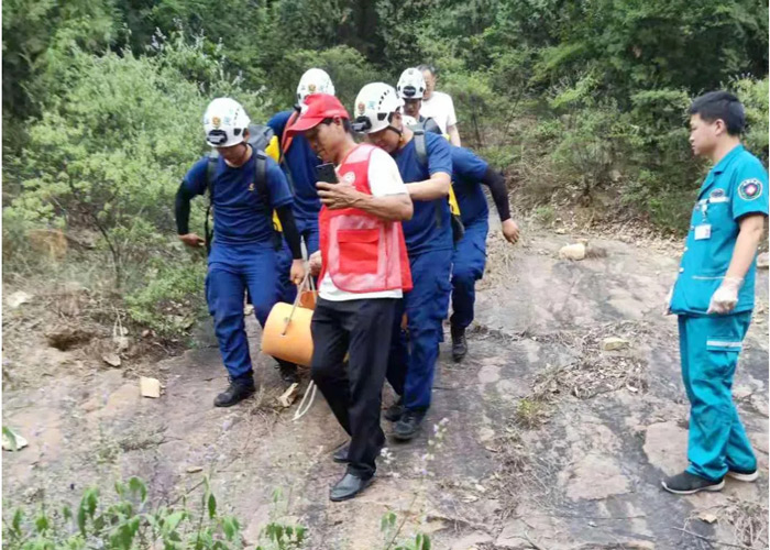 市民酷暑登山被困我院急診科聯合消防官兵緊急救援轉危為安