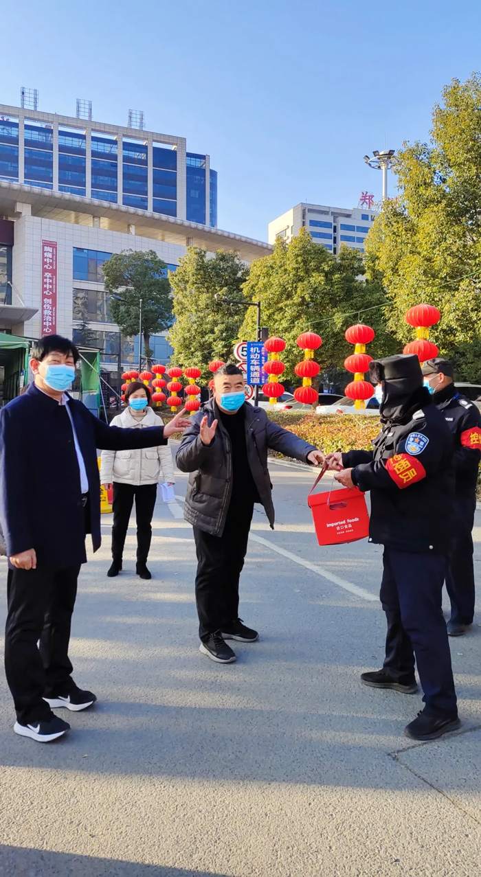 道一聲辛苦 送一份祝福——陽城企業集團及陽城醫院領導大年初一親切慰問值守一線的醫務工作者